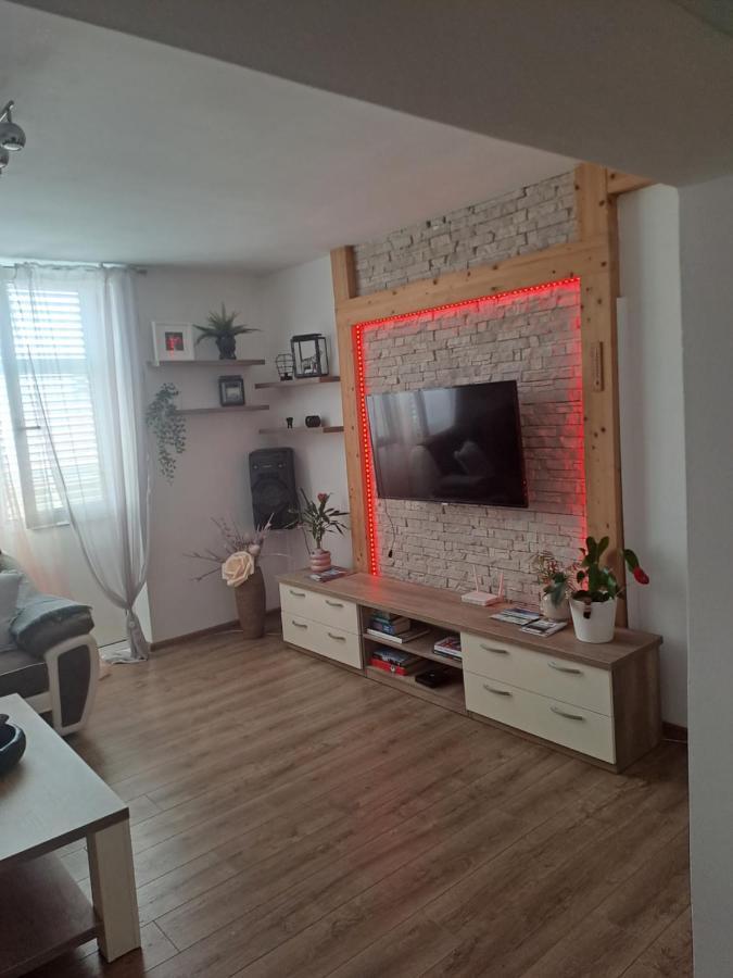 شقة بلوتشي  في Apartman Nera المظهر الخارجي الصورة